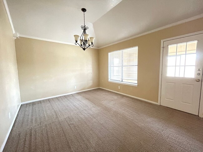 Photo - 4904 James Loop