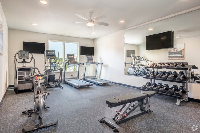 Fitness Center - 880 N Main Apartments