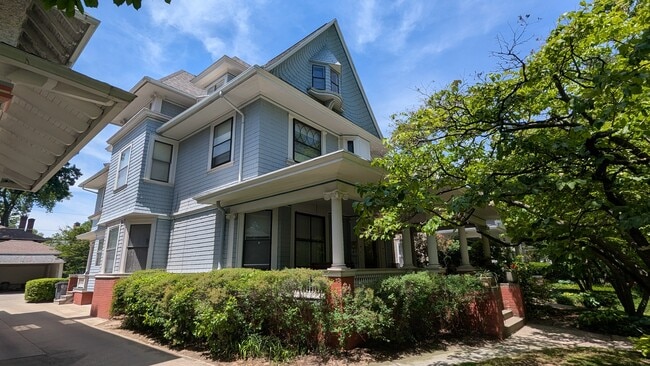 Building Photo - 2257 Scottwood Ave Unit 2257 One