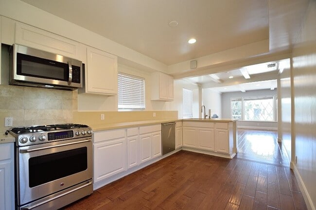 Photo - 3 Bedroom 2 bath Home, 2 Car garage, Air Conditioned