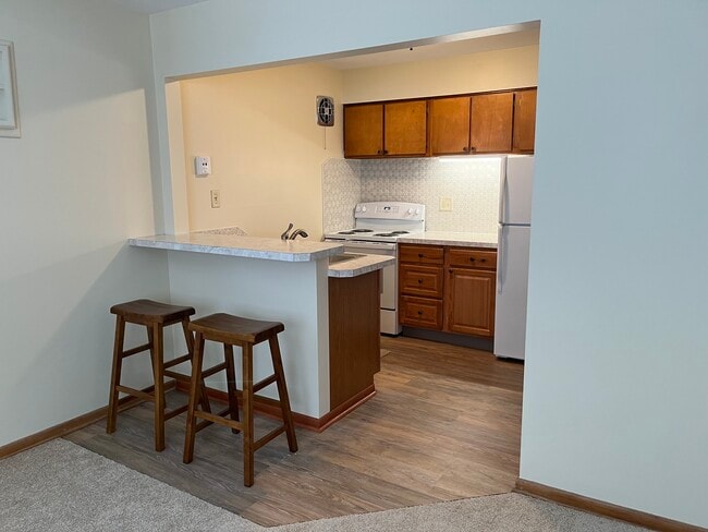 Cocina con isla - 5400 Beacon Hill Rd Unidad B