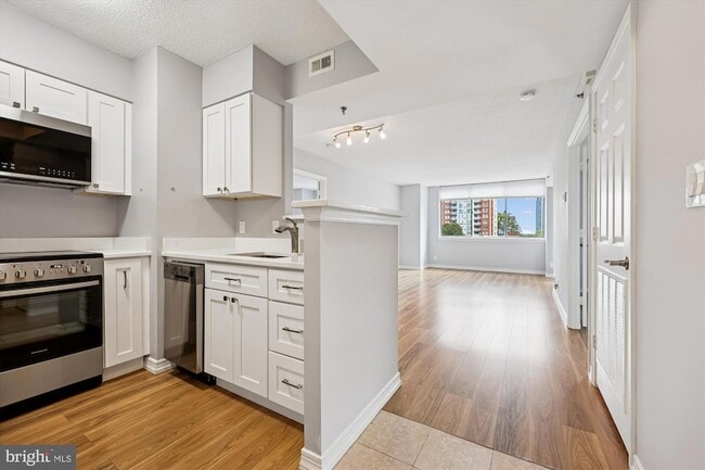 Photo - 5809 Nicholson Ln