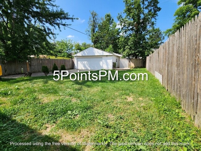 Photo - 21411 Raymond St