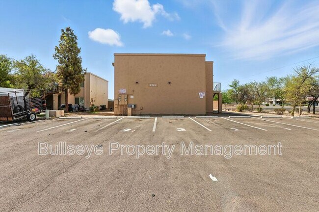 Photo - 2701 E Beck Ln Unit 4