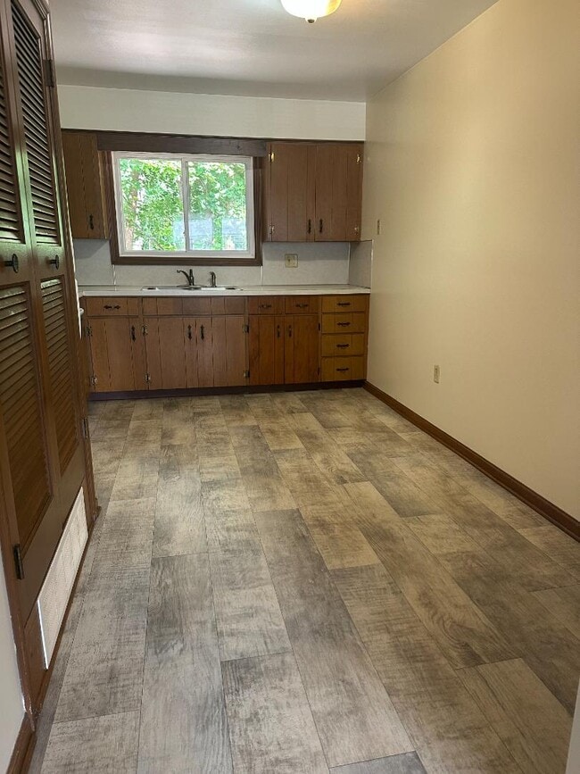 Photo - 855 Butternut Dr