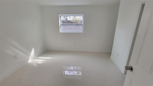 Photo - 1604 NW 24th Ct