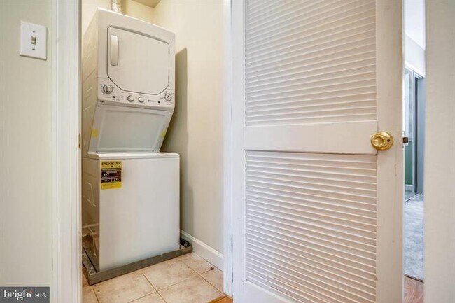 Photo - 4473 B St SE Unit 304