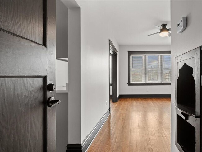 Photo - Funky Chicken Wing Unit Apt 102