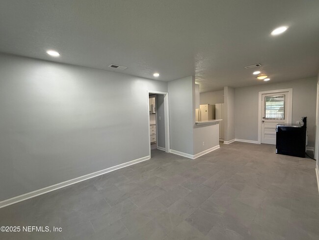 Photo - 1909 Layton Rd