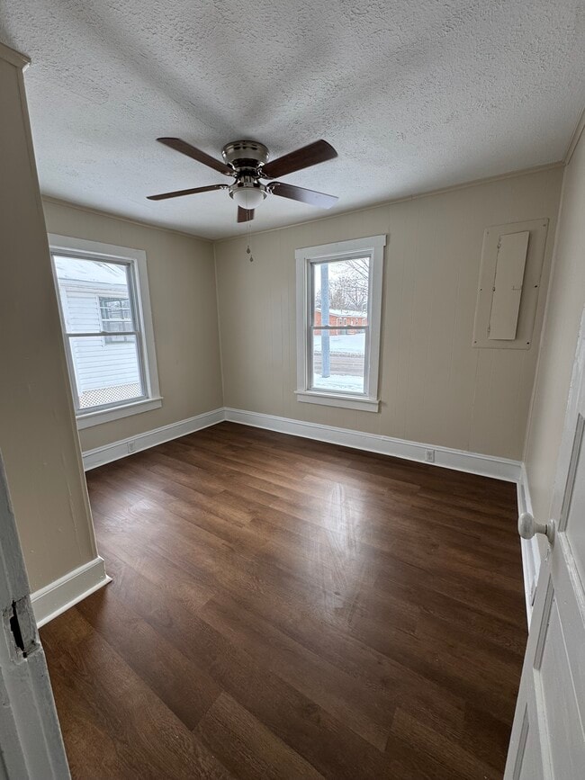 Photo - 207 W Mill St