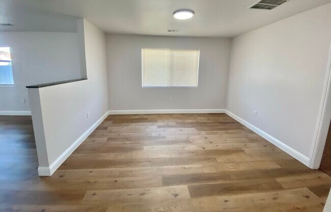 2 Bedroom 2 Bathroom Duplex Unit with Gara... - 2 Bedroom 2 Bathroom Duplex House Unit with Gara...