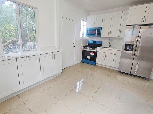 Photo - 977 SW 5th St Unidad 4