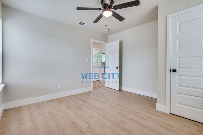 Photo - 2546 Kathleen Ave