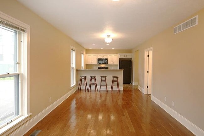 Photo - 843 Cherry St SE