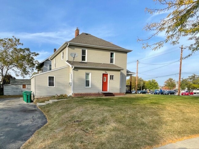 Building Photo - 103 7th Ave NW Unit A103-02