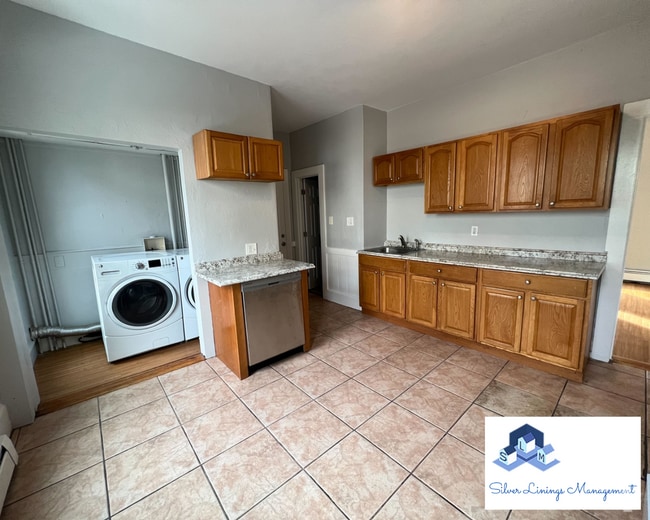 Building Photo - 127 Austin St Unit 1 Rental