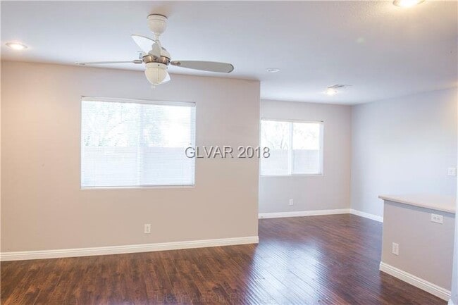 Building Photo - Great 3 bd / 3 bth home in a SW community w/pool & park