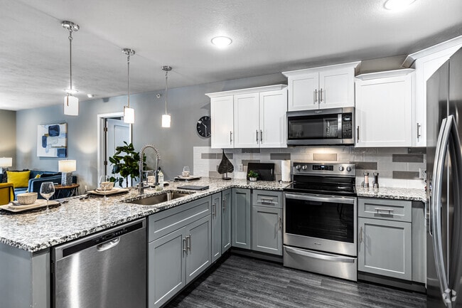 2BR, 2BA - 1180SF - Silverleaf Apartments