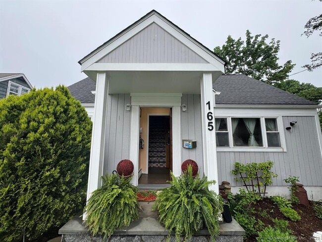 Building Photo - 165 Greenfield Dr Rental