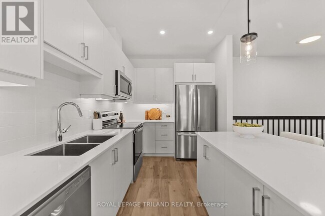 Photo - 955 CATALPA Sq