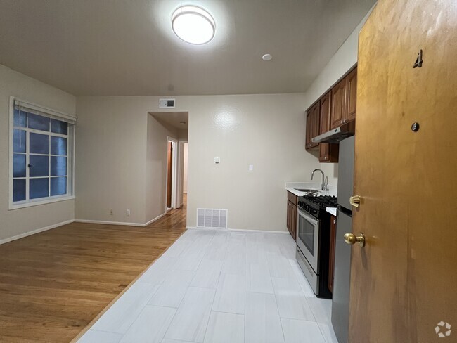 Building Photo - CHINATOWN - 2 Bedroom/ 1 Bathroom Apartmen... Unit 4 Rental