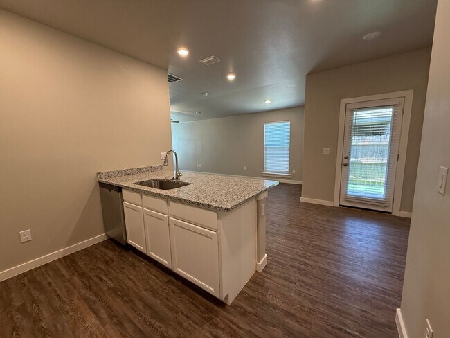 Photo - 509 E 21st St Unidad B