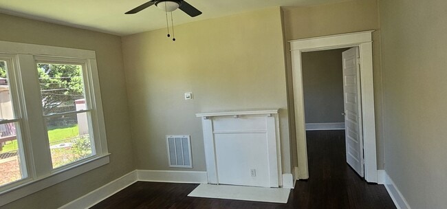 Photo - Cozy 1-Bedroom, 1-Bathroom Apartment in Hi...
