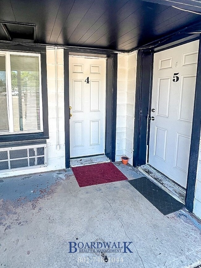 136 E Main St Unit 5