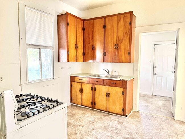 Photo - 303 S 21st St