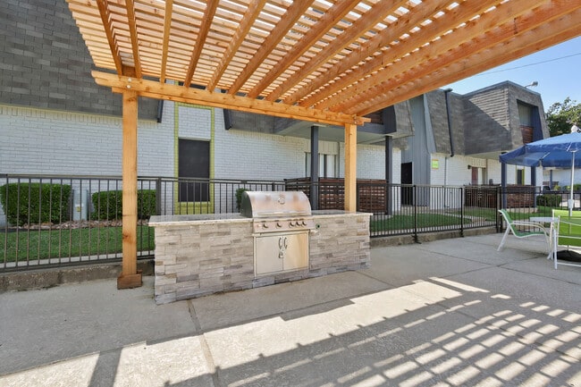 Grill, Chill, and Entertain in Our Stylish Cabana & BBQ Area - La Vida Park Rental