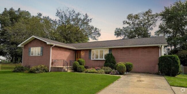 Building Photo - 24 Carl Sandburg Dr Rental