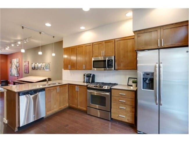 Photo - Bright & Spacious 2bed/2.5bath Townhome in Issaquah!