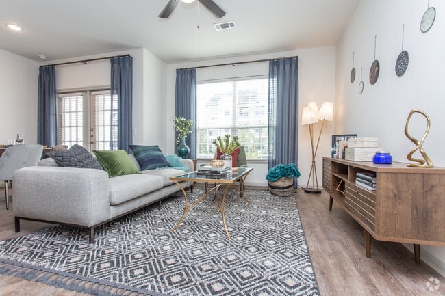 1 Br, Living Room