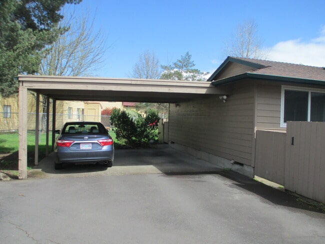 Photo - 3324 NE Lancaster St Unit Apt 1