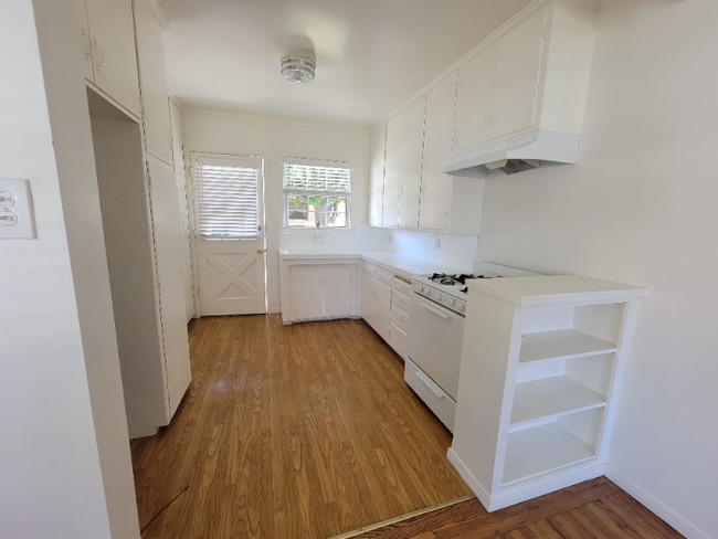 Photo - 13642 Leadwell St Unidad 642L