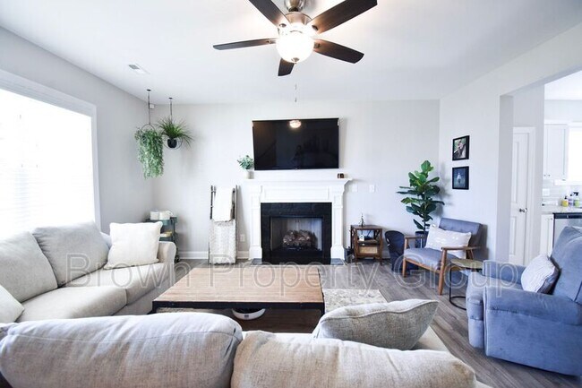 Photo - 517 Rempstone Ln