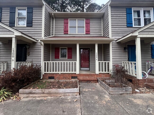 Building Photo - Centrally Located 2BD, 1.5BA Raleigh Townh... Rental