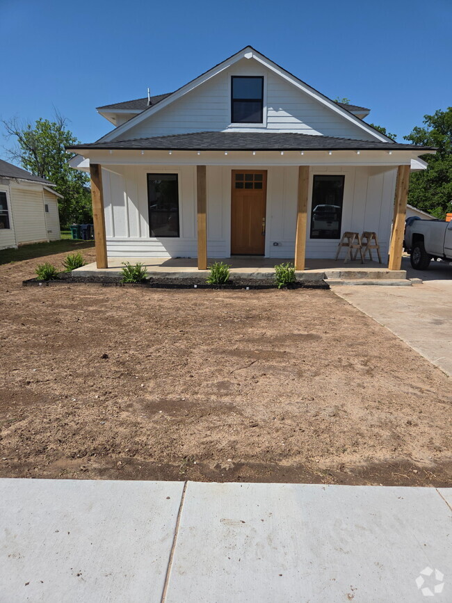 Building Photo - 1731 NW 37th St Rental