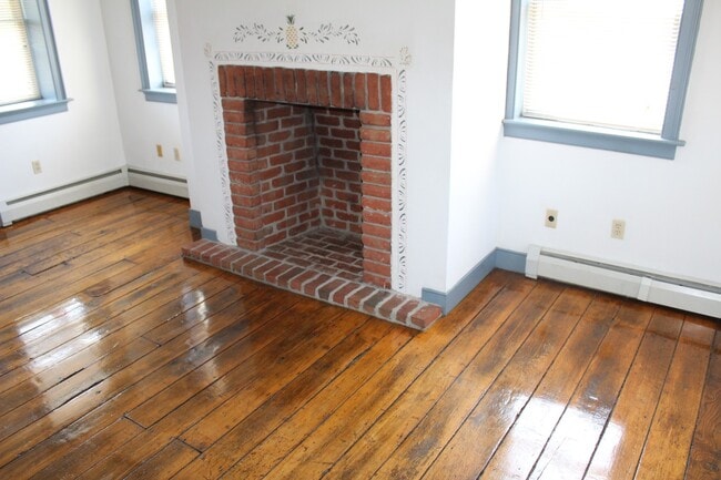 Photo - 2 Story Historic Farmhouse