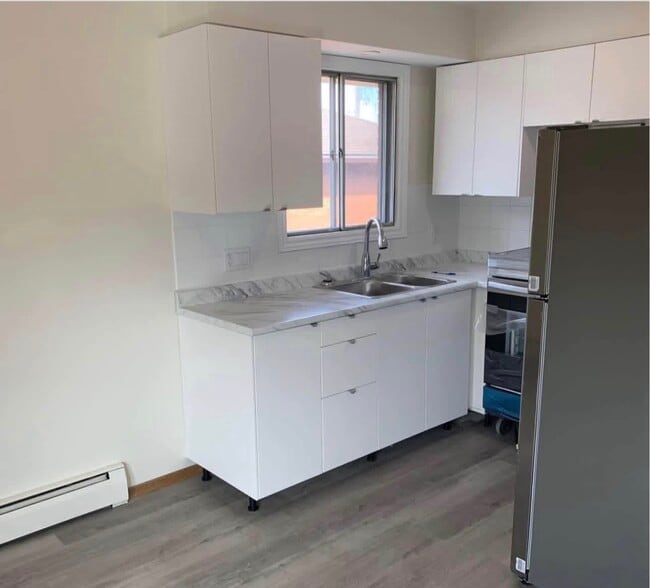 Building Photo - 45 Meinzinger Av Unit 2/Main floor
