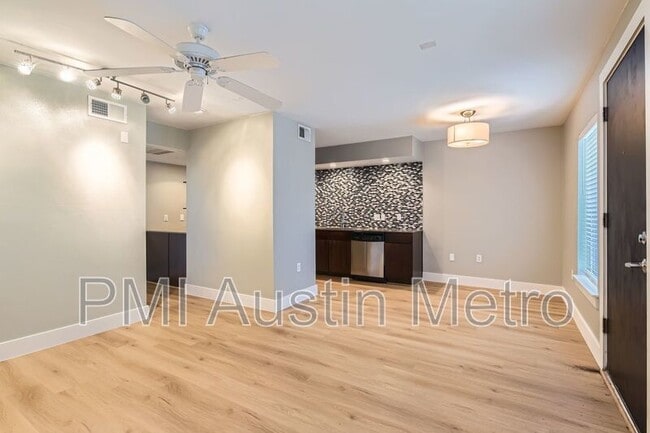 Photo - 2200 Dickson Dr Unidad 125