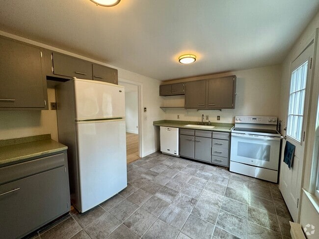 Building Photo - South Portland 2BD/1BA with Off Street Par... Rental