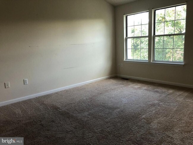 Photo - 203 Knollwood Ct