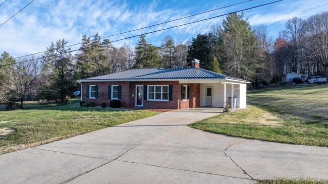 Photo - 313 Arrowood St SE