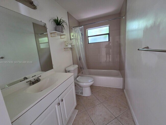 Photo - 814 Finley Ct