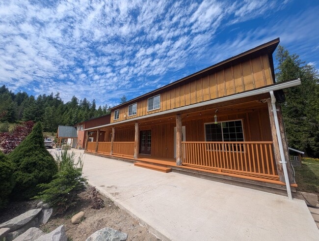Photo - Spacious 4BR Home Near Sacheen & Davis Lake