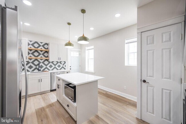 Photo - 521 N Douglas St