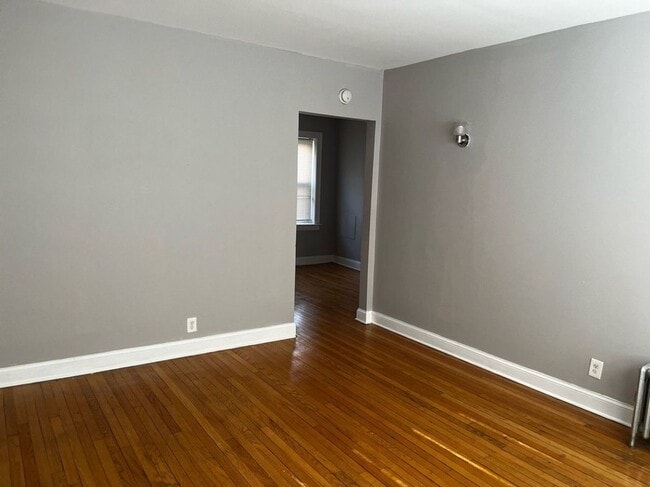 Photo - 1336 E 76th St