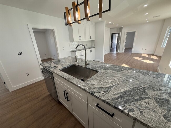 Building Photo - 94-96-96 Francis St Unit 3