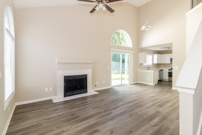 Photo - 615 Chantress Ct